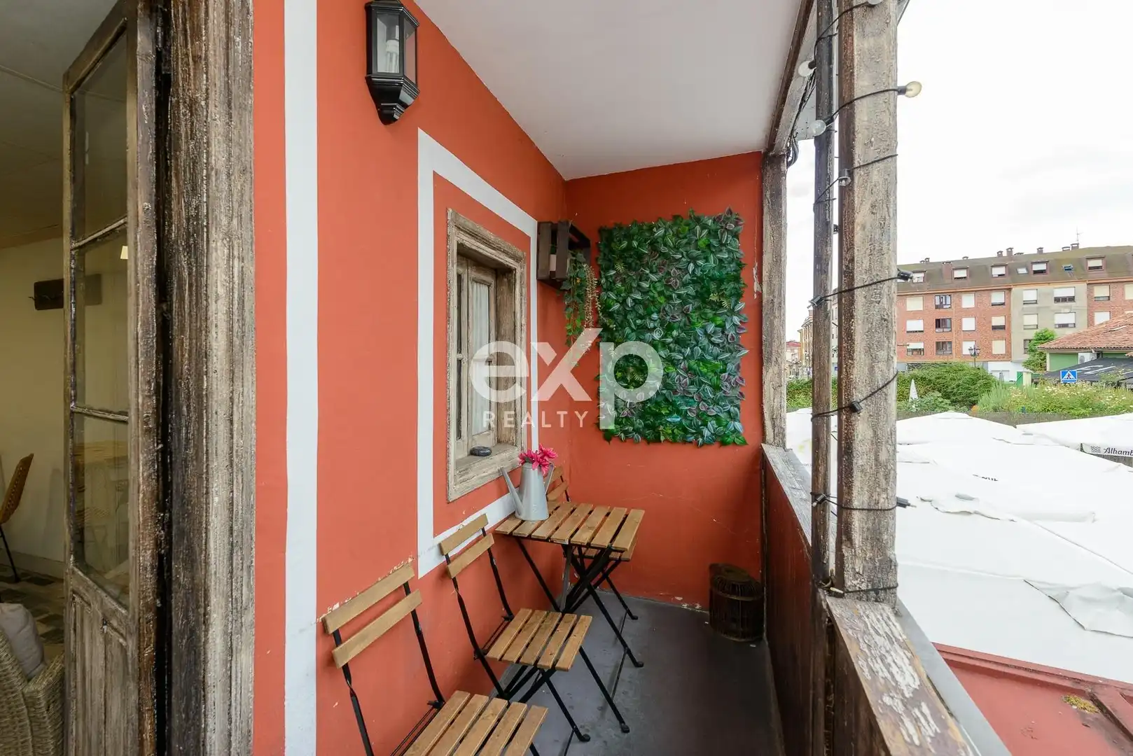 Terrassa de Local de lloguer en Oviedo  amb Moblat