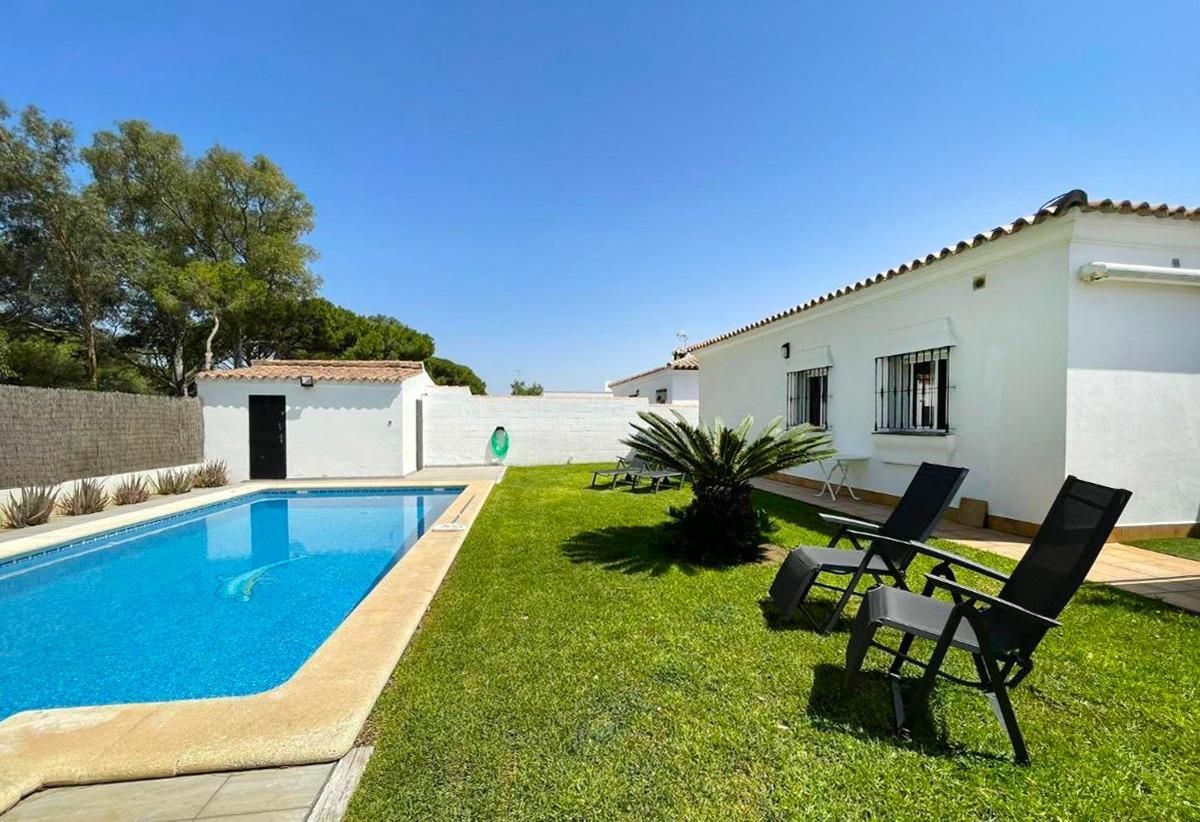 Jardí de Casa o xalet en venda en Chiclana de la Frontera amb Aire condicionat, Jardí privat i Traster