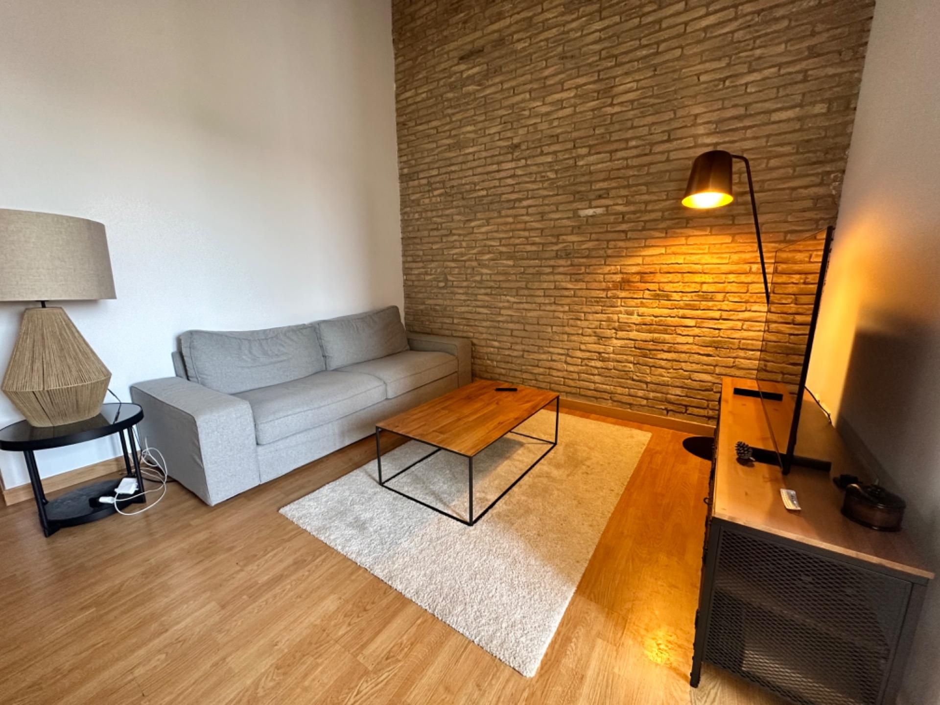 Living room of Flat to rent in  Valencia Capital  with Air Conditioner, Private garden and Parquet flooring