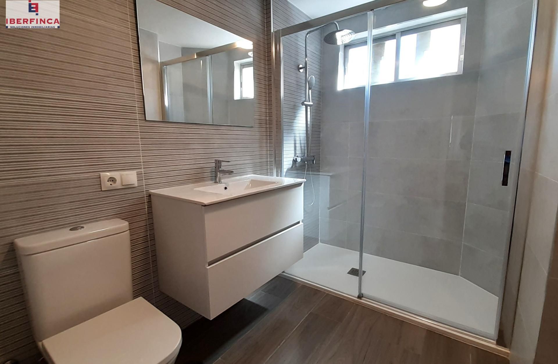 Bathroom of Flat to rent in Valladolid Capital  with Heating