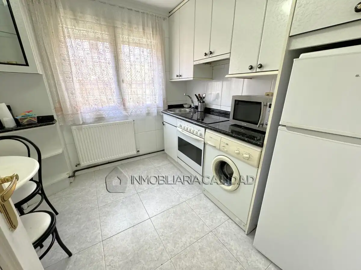 Cocina de Piso de alquiler en Burgos con Calefacción, Terraza y Amueblado
