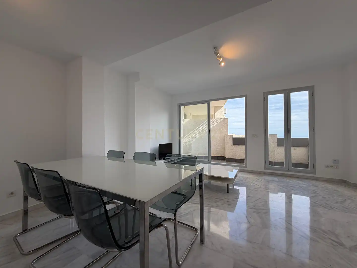 Menjador de Apartament de lloguer en Mijas amb Aire condicionat, Jardí privat i Traster