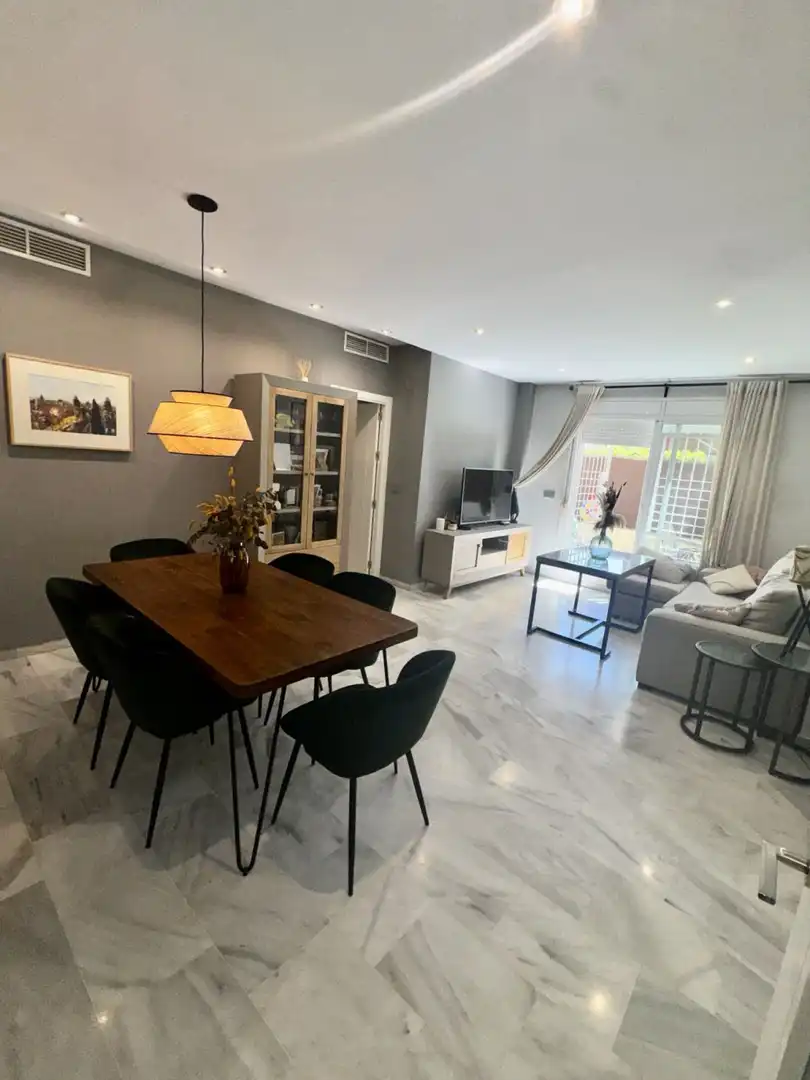 Comedor de Piso en venta en Tomares con Aire acondicionado, Calefacción y Piscina comunitaria