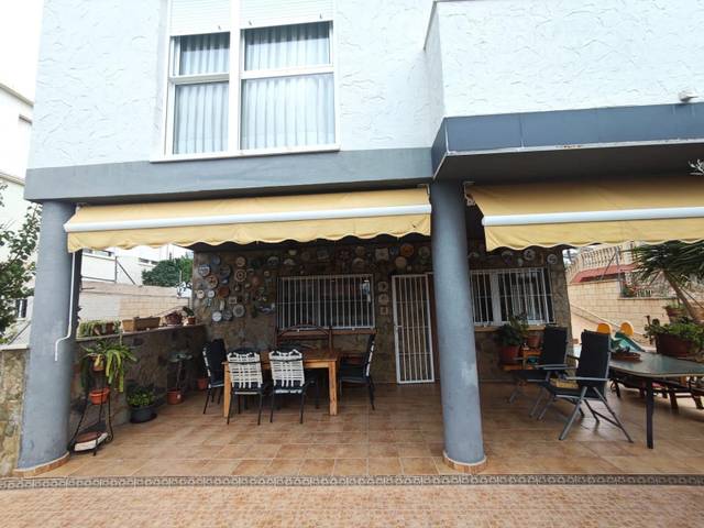 Casa-chalet en Venta en Petrer