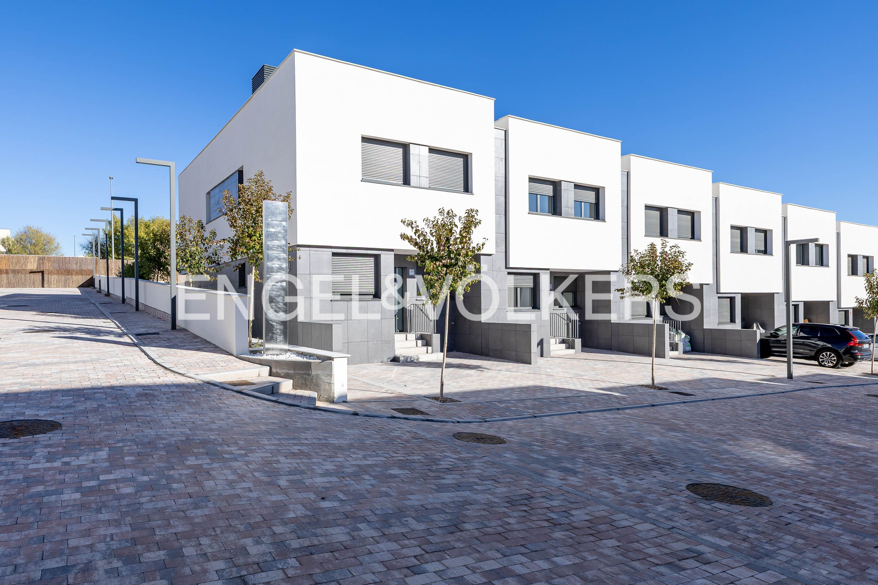 Vista exterior de Casa o chalet en venta en Tres Cantos con Aire acondicionado, Calefacción y Jardín privado