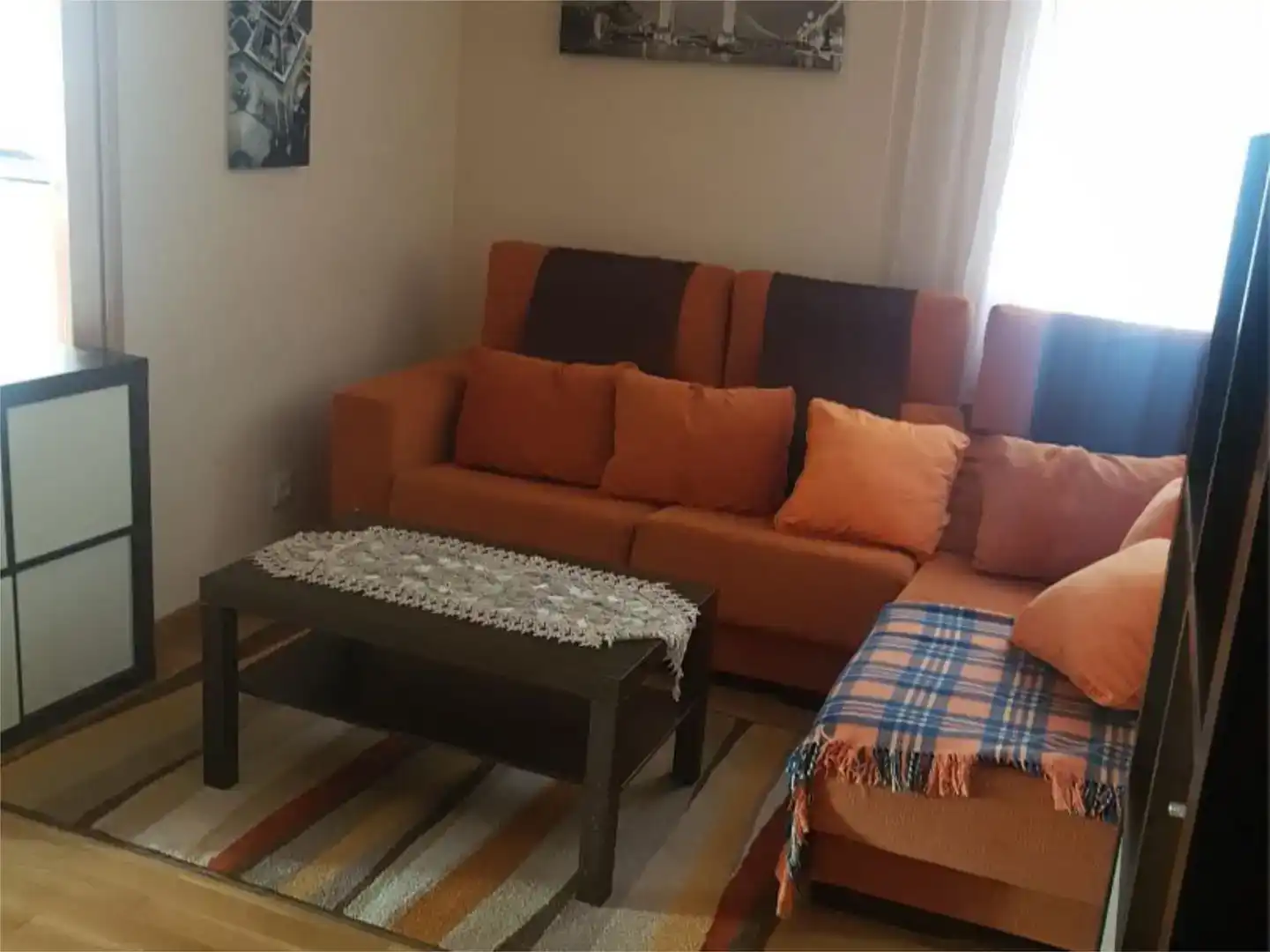 Sala d'estar de Pis en venda en León Capital  amb Calefacció, Parquet i Moblat