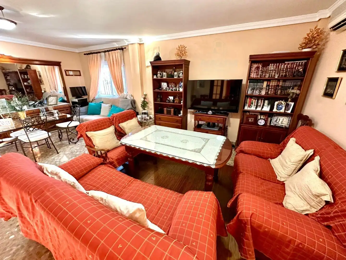 Sala d'estar de Casa o xalet en venda en Córdoba amb Aire condicionat, Calefacció i Jardí privat
