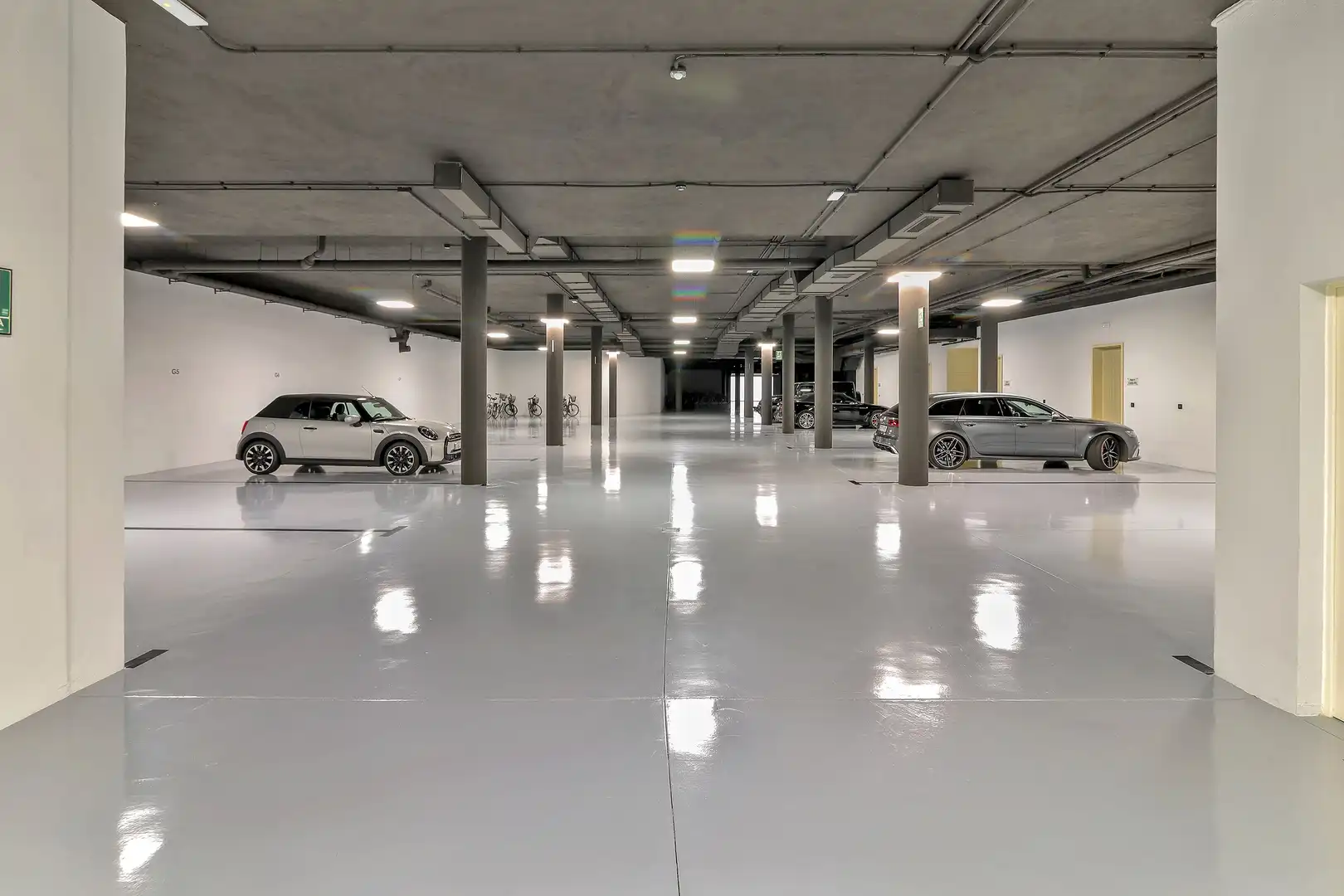 Parking de Apartamento en venta en Estepona con Aire acondicionado, Calefacción y Parquet