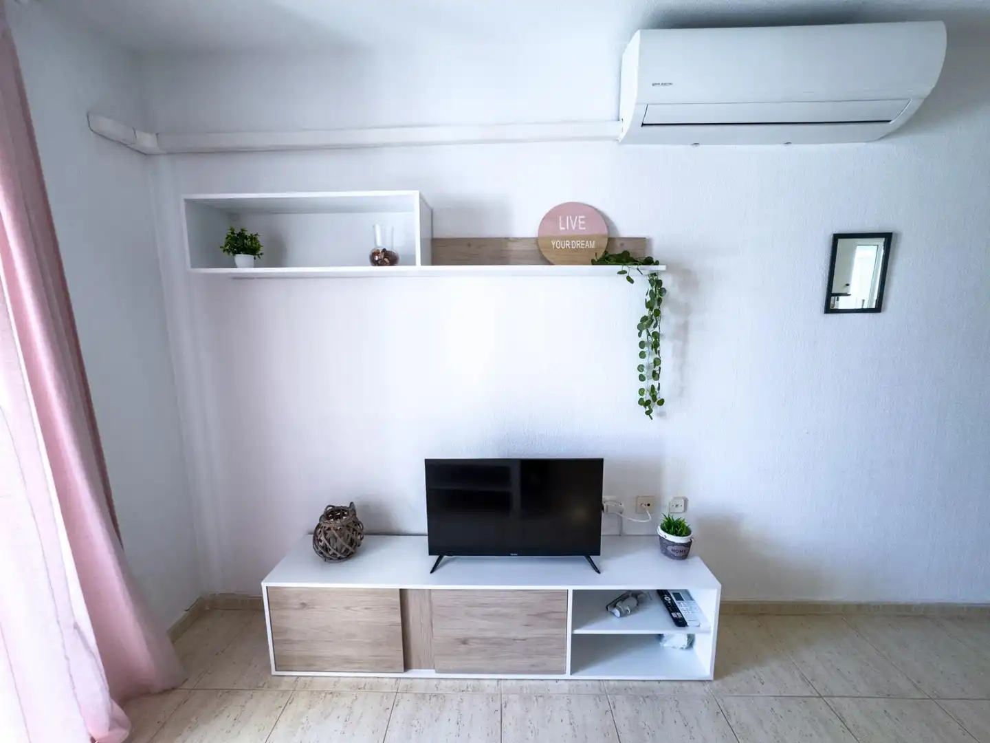 Sala d'estar de Apartament de lloguer en Torrevieja amb Aire condicionat, Calefacció i Terrassa