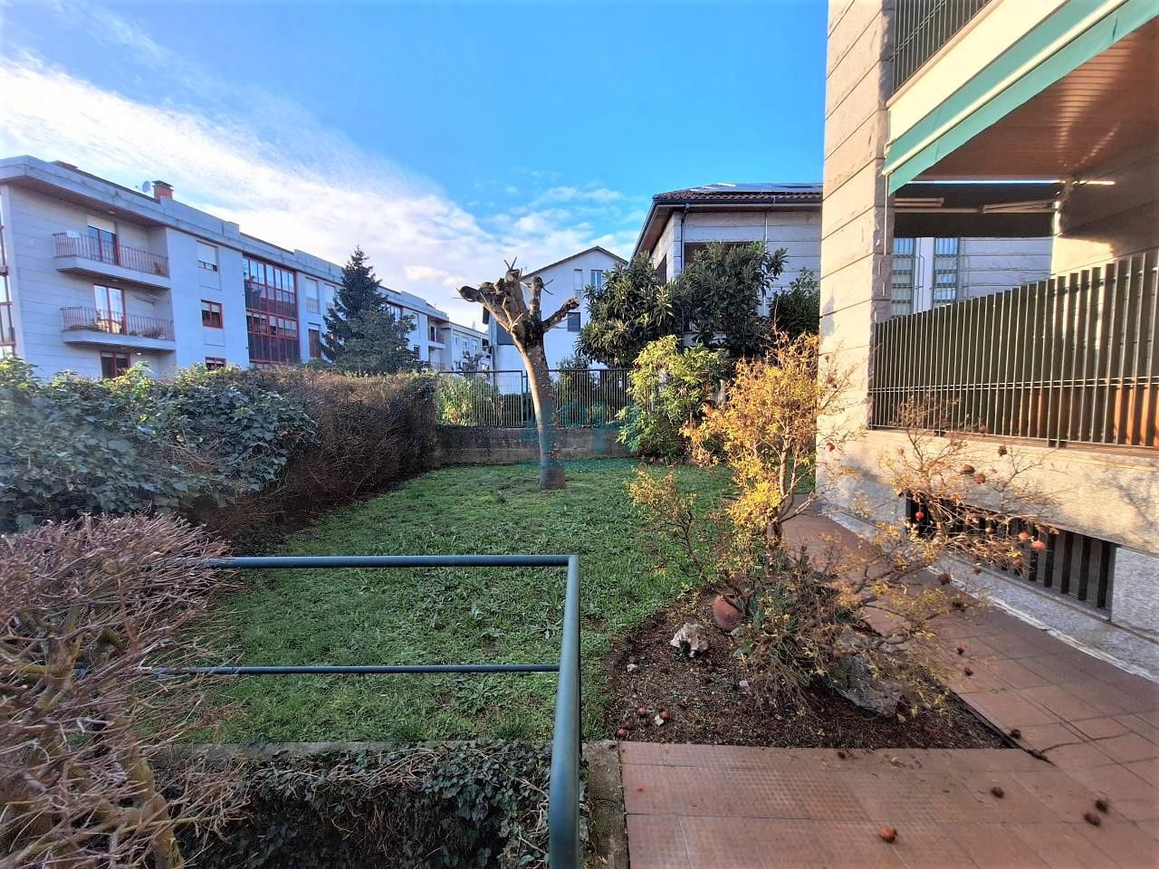 Jardí de Casa o xalet en venda en Ourense Capital  amb Calefacció, Jardí privat i Terrassa