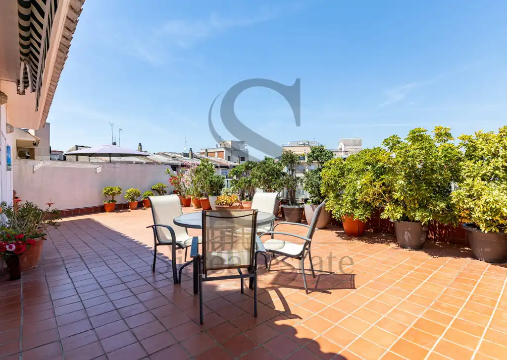 Terraza de Ático en venta en Barcelona con Terraza y Horno