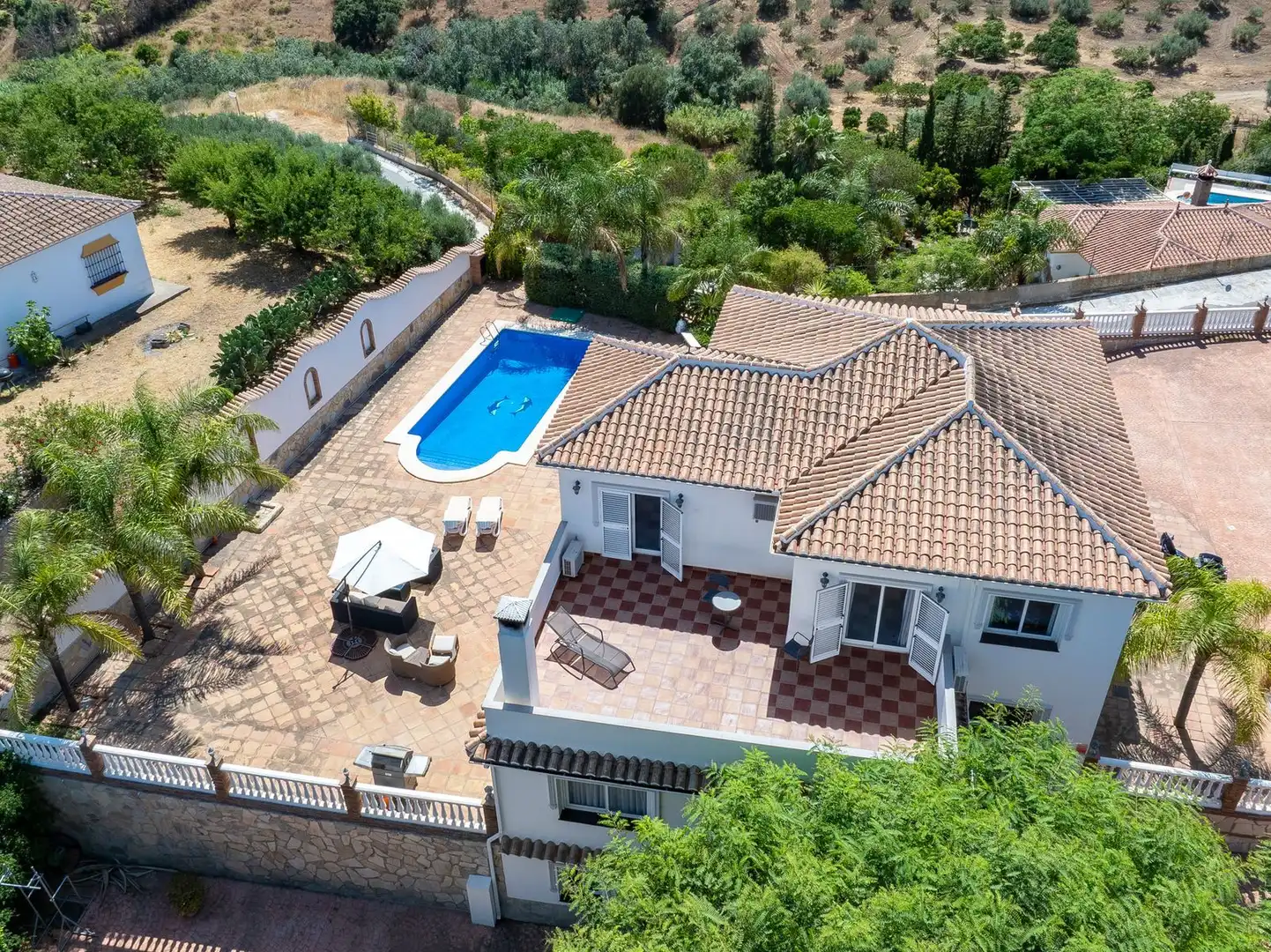 Außenansicht von Einfamilien-Reihenhaus zum Verkauf in Mijas mit Klimaanlage, Terrasse und Abstellraum