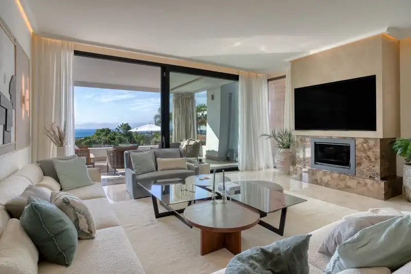 Sala d'estar de Apartament en venda en Marbella amb Aire condicionat, Calefacció i Jardí privat