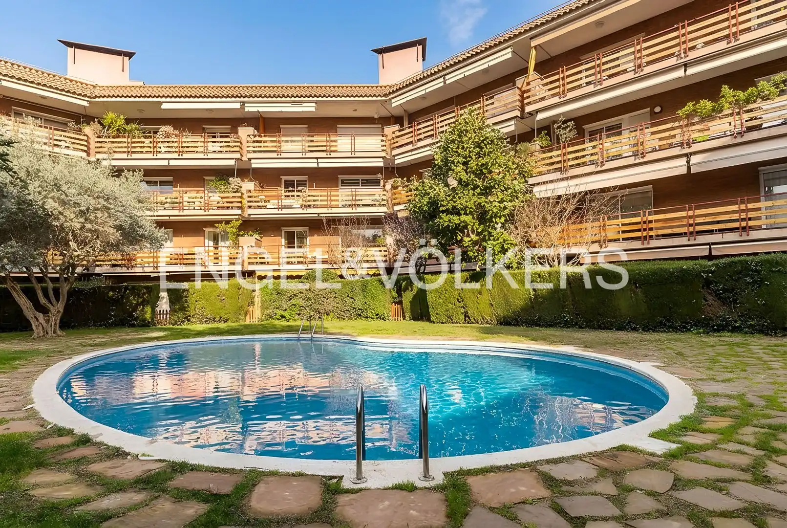 Vista exterior de Piso en venta en Sant Cugat del Vallès con Aire acondicionado, Calefacción y Jardín privado