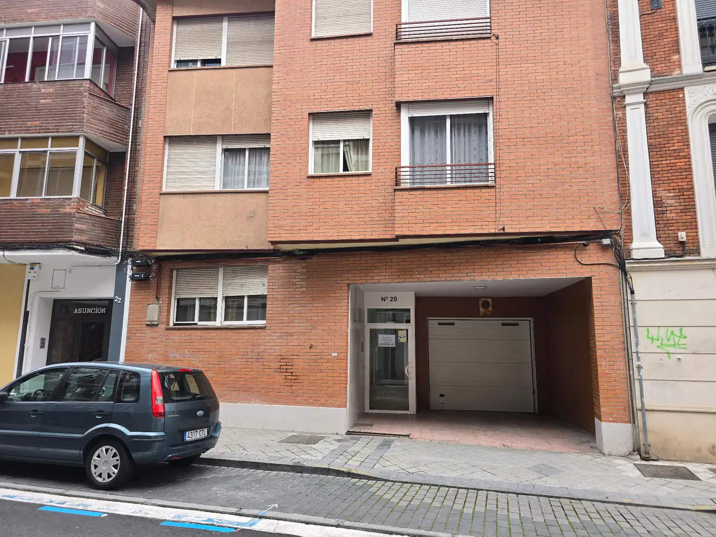 Vista exterior de Garaje de alquiler en Valladolid