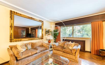 Living room of Flat for sale in  Madrid Capital  with Air Conditioner, Heating and Private garden