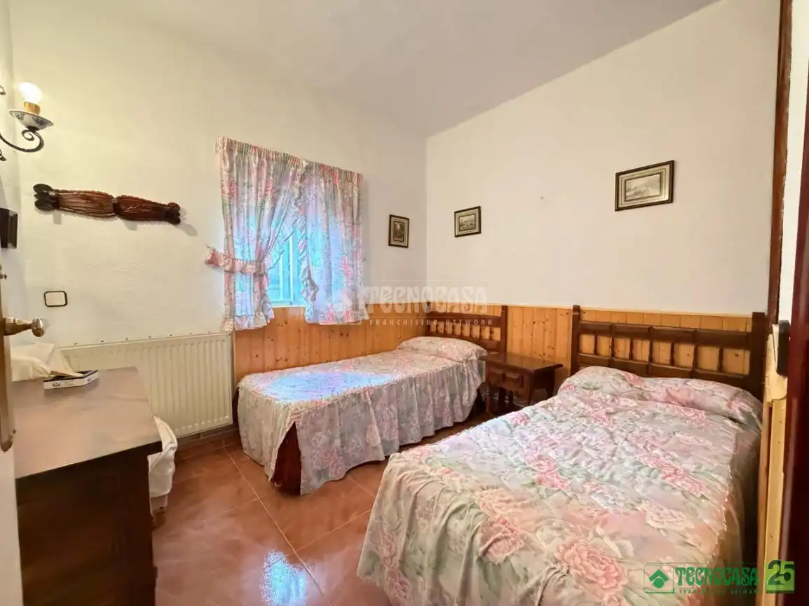 Habitación de Casa o chalet en venta en Villar de Cañas con Calefacción, Piscina y Amueblado