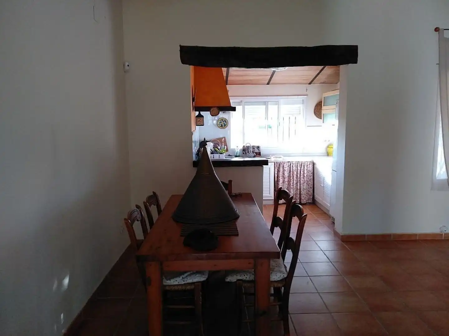 Cuina de Casa o xalet en venda en Sanlúcar la Mayor amb Aire condicionat, Calefacció i Jardí privat