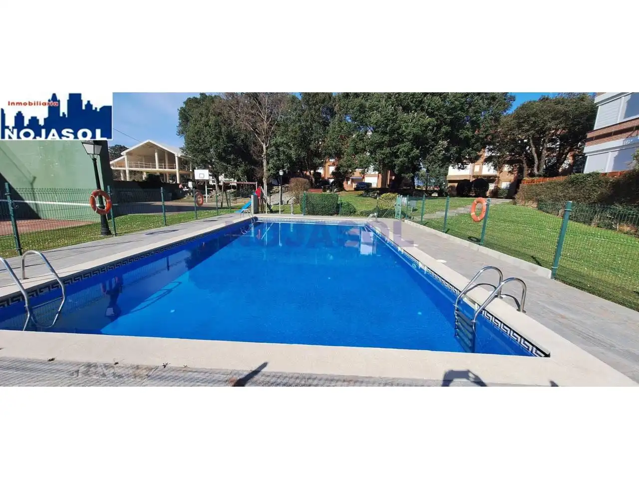 Piscina de Apartament de lloguer en Noja amb Calefacció, Terrassa i Traster