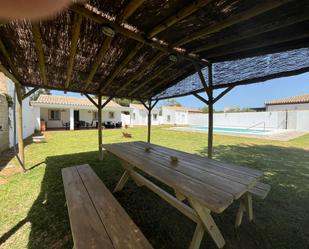 Jardí de Finca rústica de lloguer en Chiclana de la Frontera amb Aire condicionat i Piscina