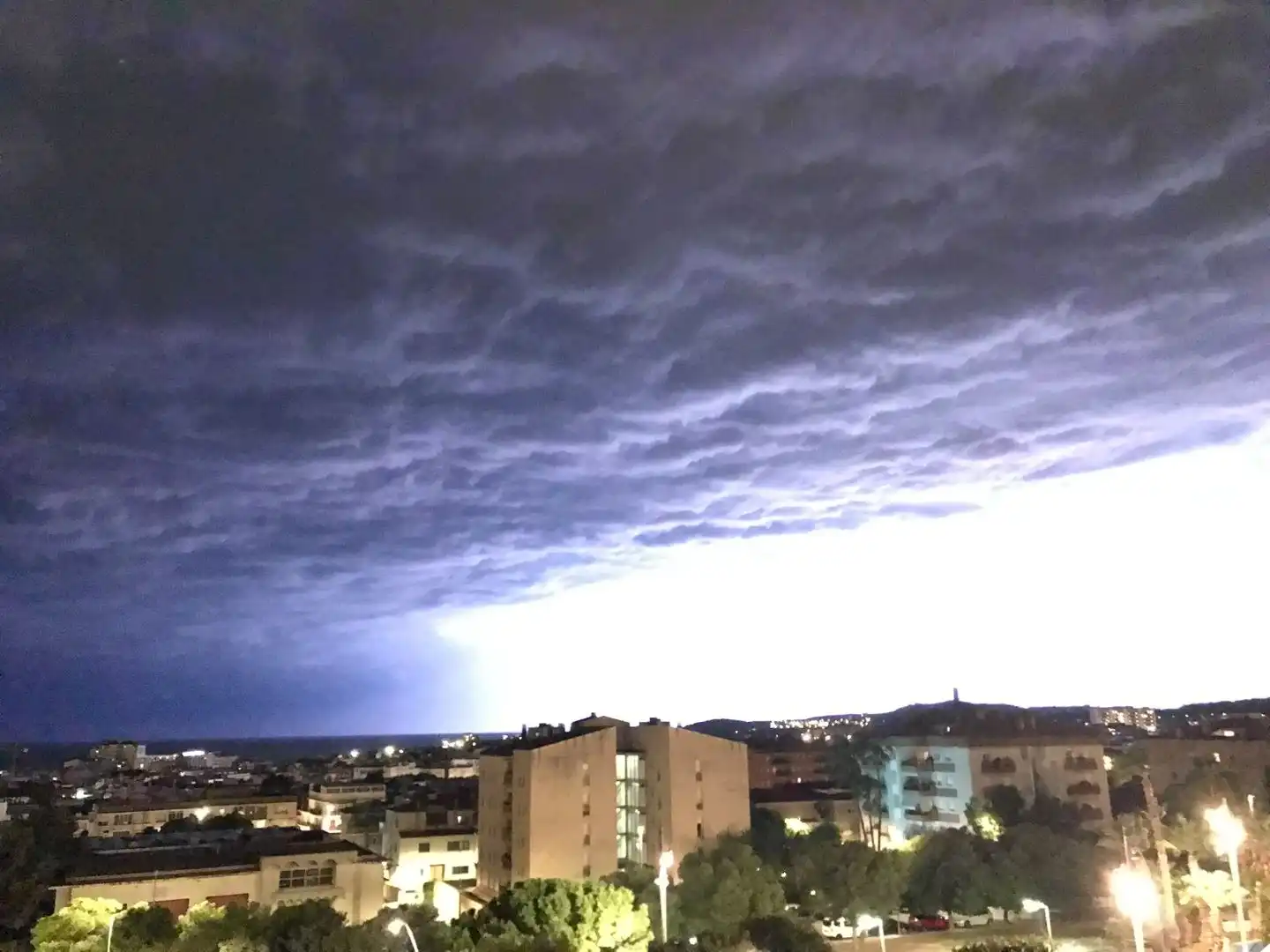 Außenansicht von Wohnung zum Verkauf in Sitges mit Klimaanlage und Balkon