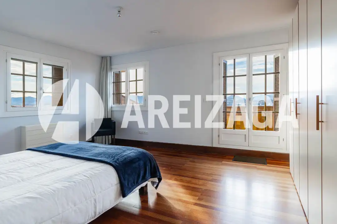 Habitación de Piso en venta en Donostia - San Sebastián  con Calefacción, Terraza y Trastero