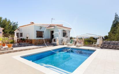 Vista exterior de Casa o xalet en venda en Llíria amb Calefacció, Jardí privat i Terrassa