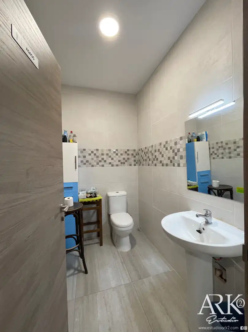 Badezimmer von Fabrikhallen zum Verkauf in Palmera