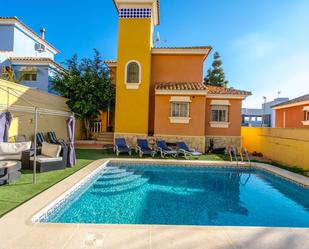 Piscina de Casa o xalet en venda en Orihuela amb Aire condicionat, Calefacció i Jardí privat