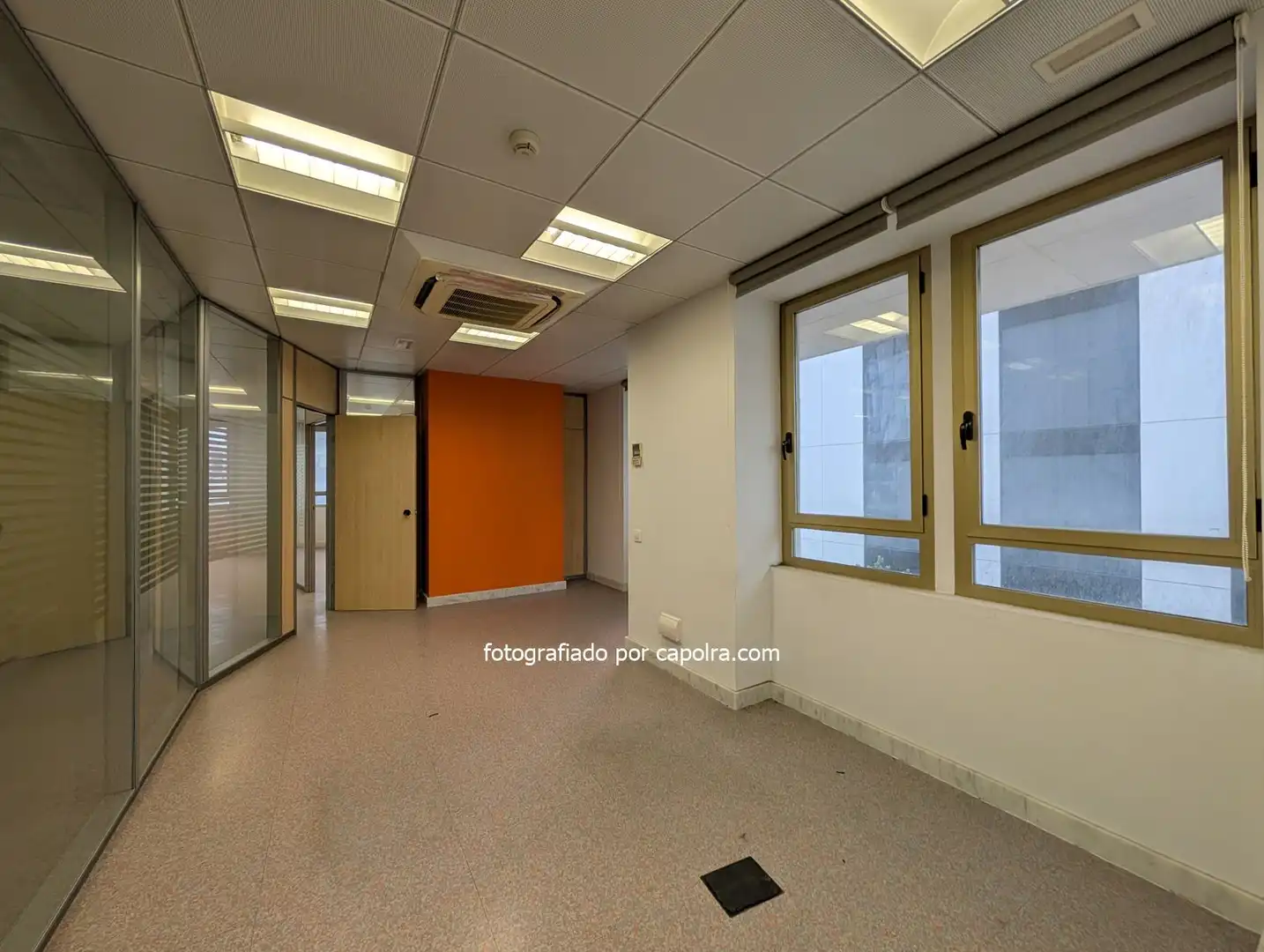 Büro zum Verkauf in Barcelona mit Klimaanlage und Heizung