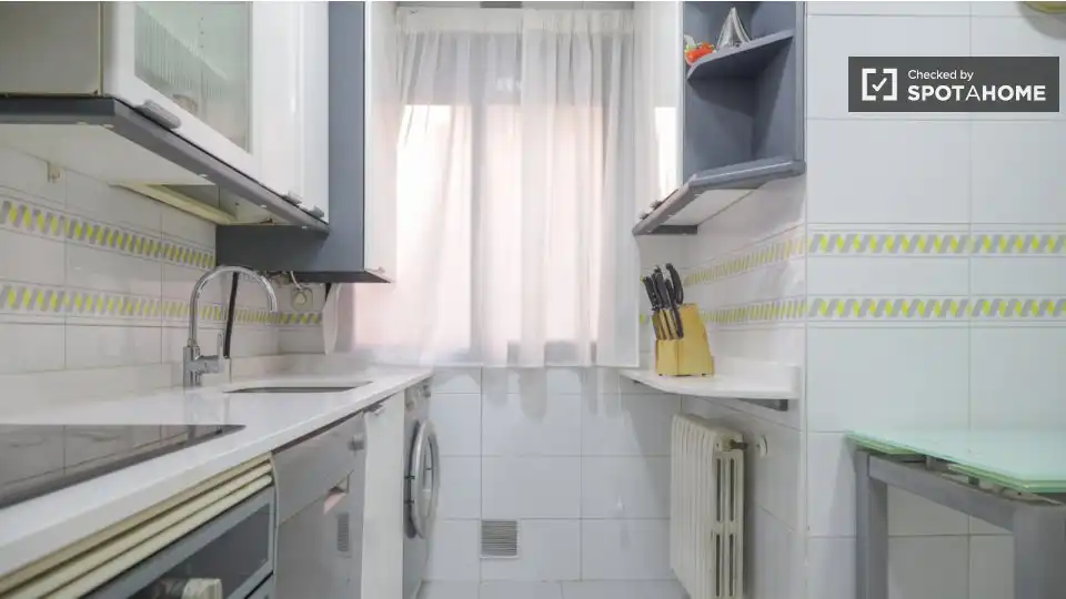 Cocina de Piso para compartir en Madrid con Aire acondicionado, Calefacción y Terraza