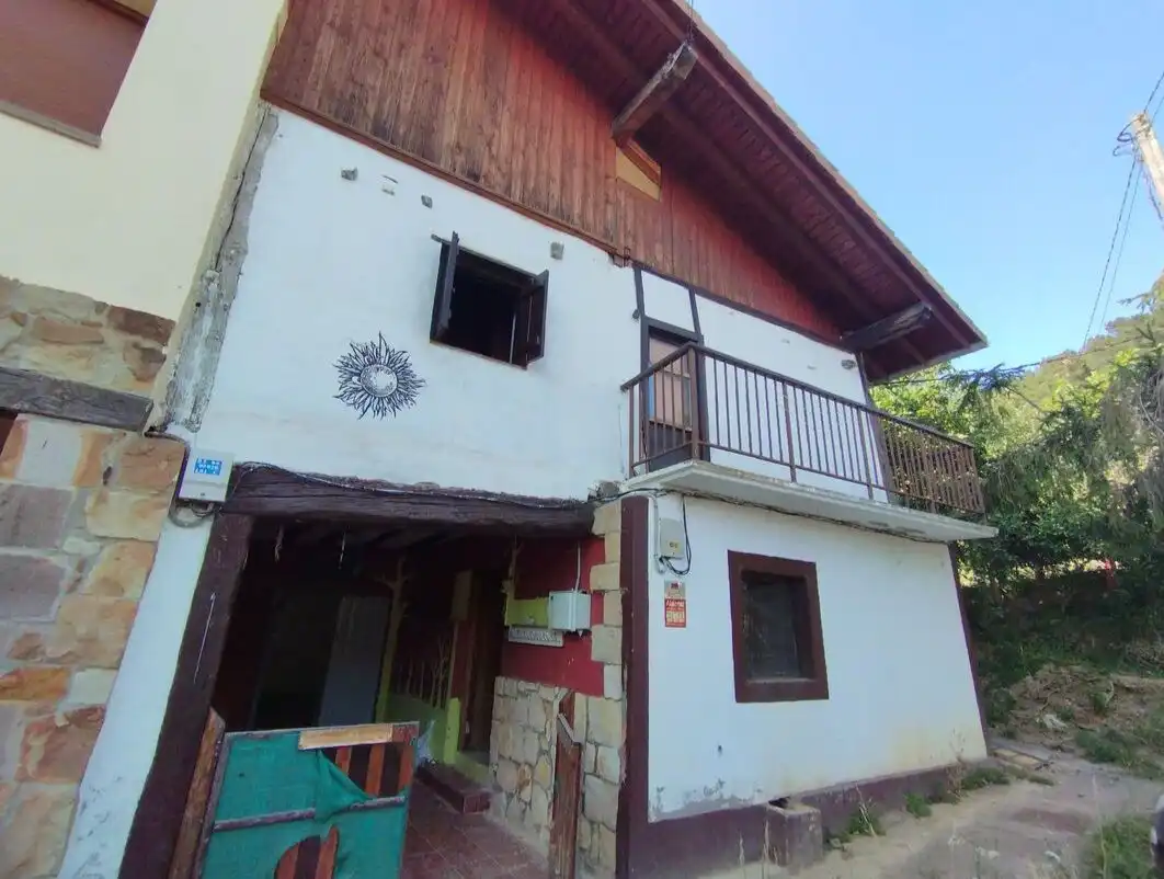 Casa rústica con jardín en venta en Zeanuri
