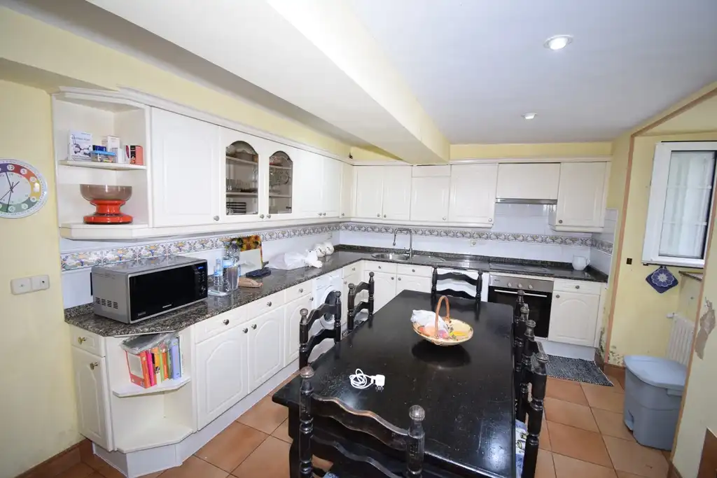 Cocina de Casa adosada en venta en Pontedeume con Calefacción y Jardín privado