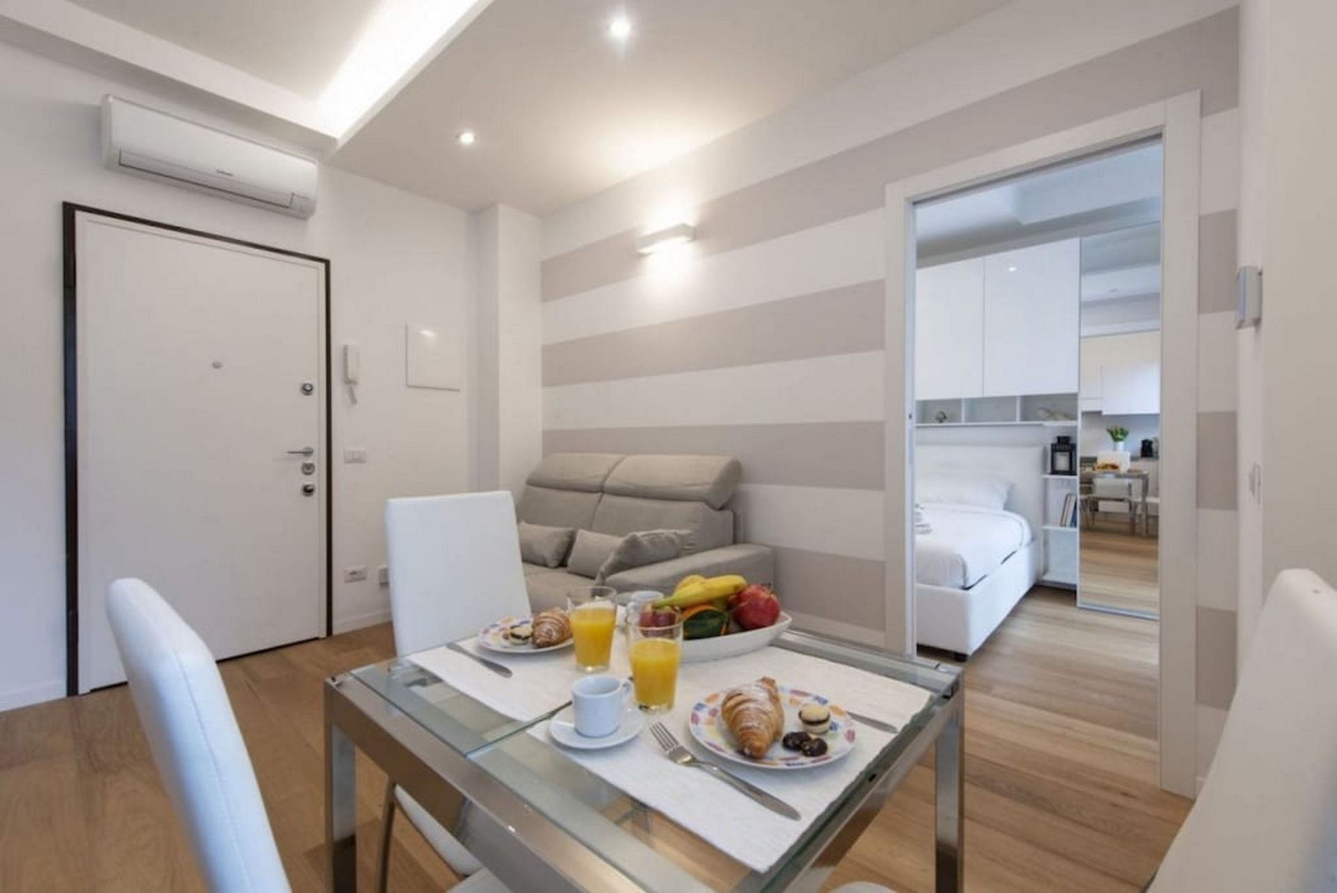 Sala d'estar de Pis de lloguer en Sant Boi de Llobregat amb Aire condicionat, Moblat i TV