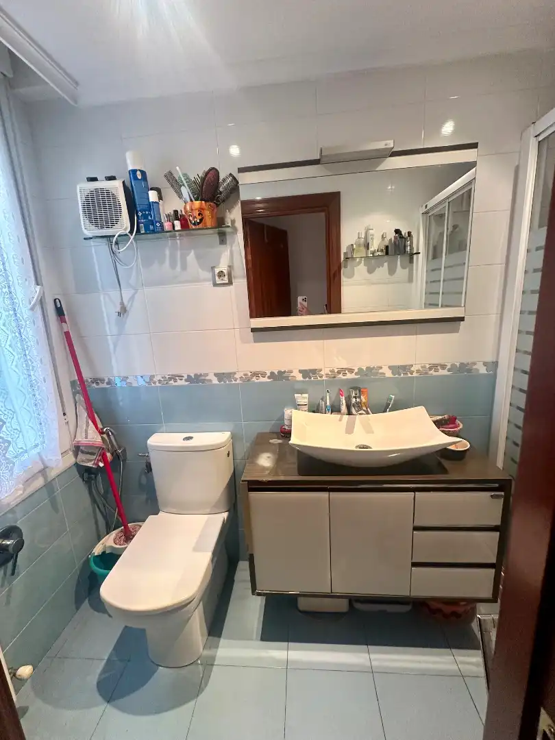 Bathroom of Flat for sale in Barakaldo   with Furnished