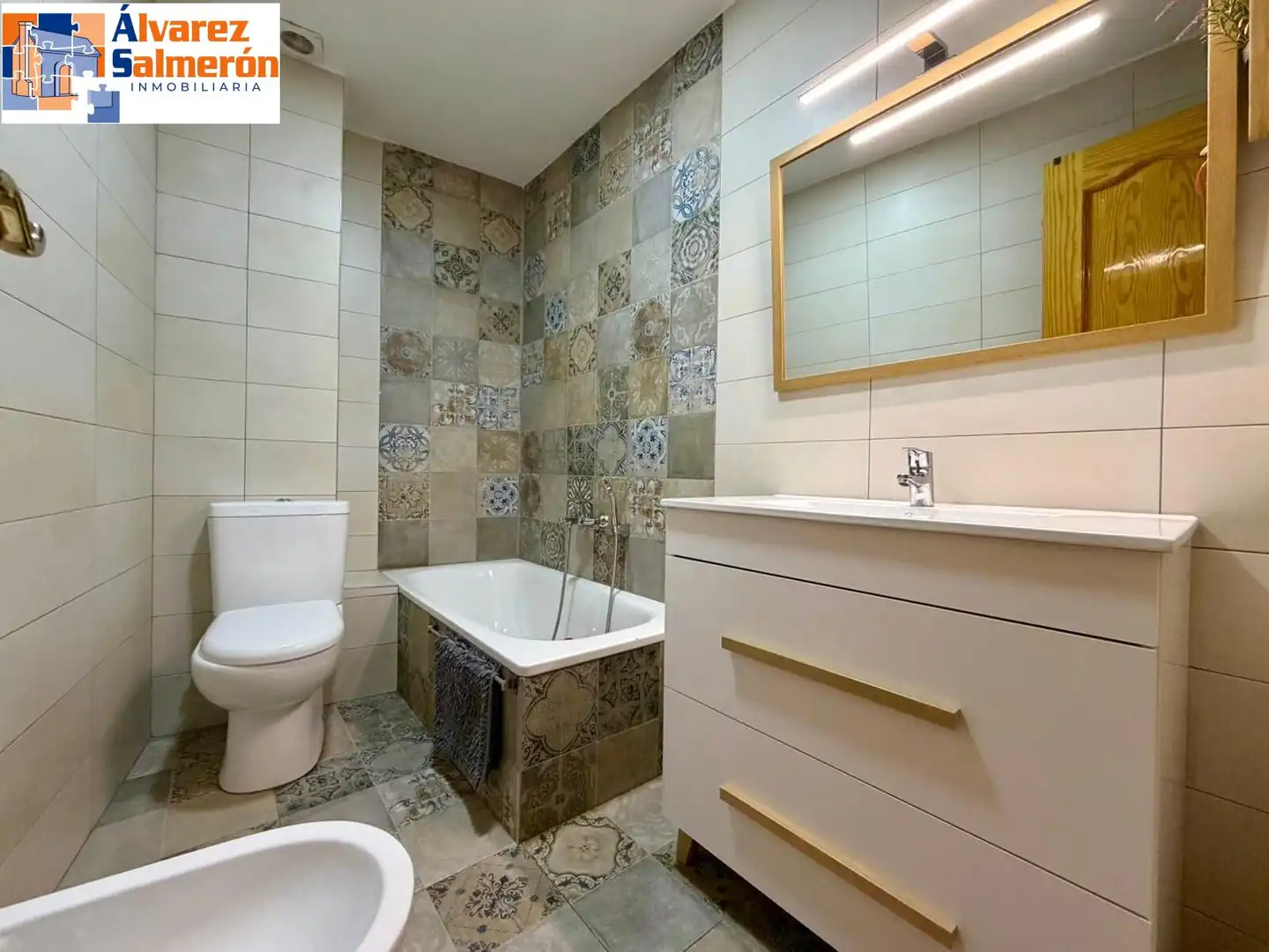 Baño de Piso en venta en Granada con Aire acondicionado, Parquet y Balcón