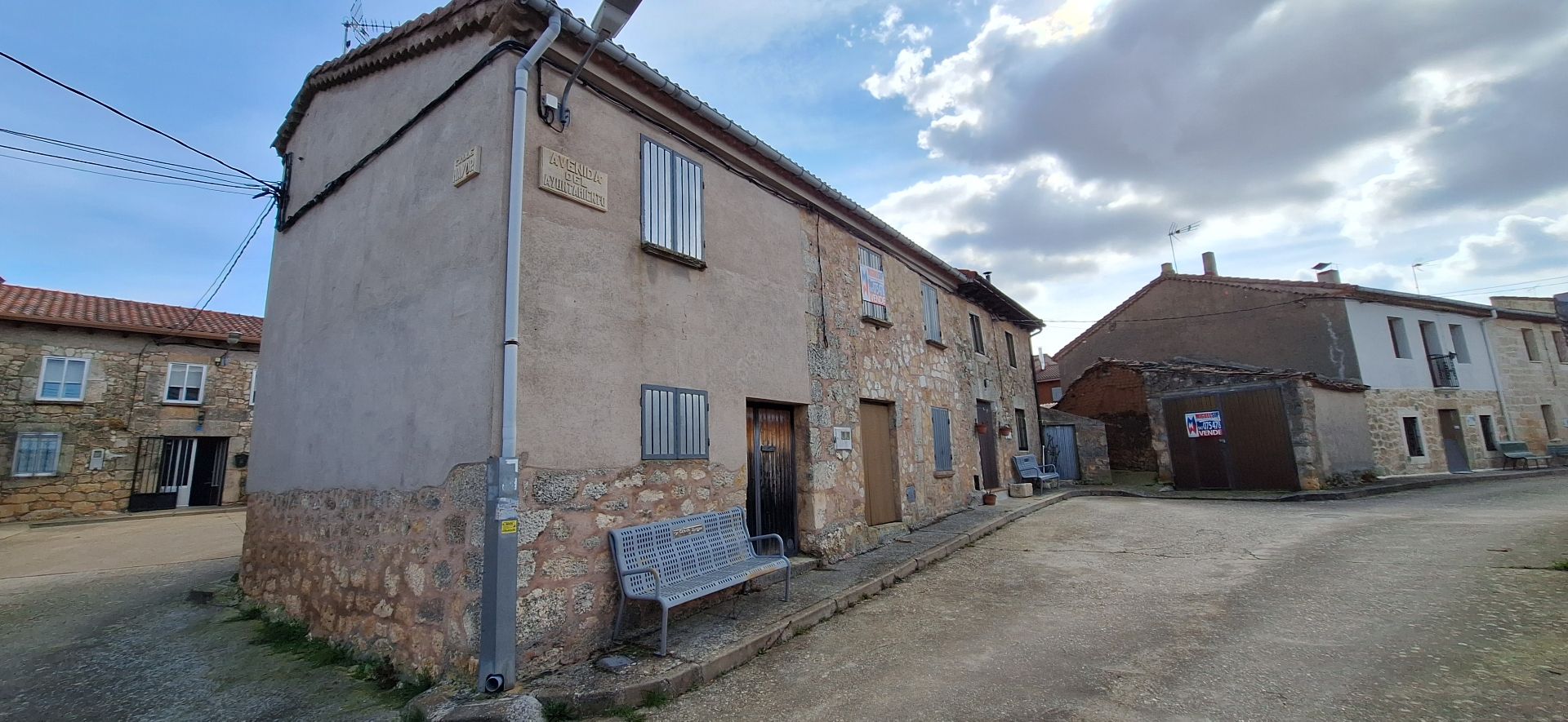 Außenansicht von Country house zum verkauf in Madrigal del Monte mit Möbliert