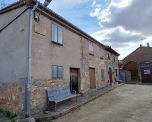 Vista exterior de Finca rústica en venda en Madrigal del Monte amb Moblat