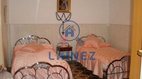 Casa compuesta por: 5 dormitorios, salón-comedor con chimenea, baño aseo, cocina campestre y terraza. Planta alta diáfana., imatge 3