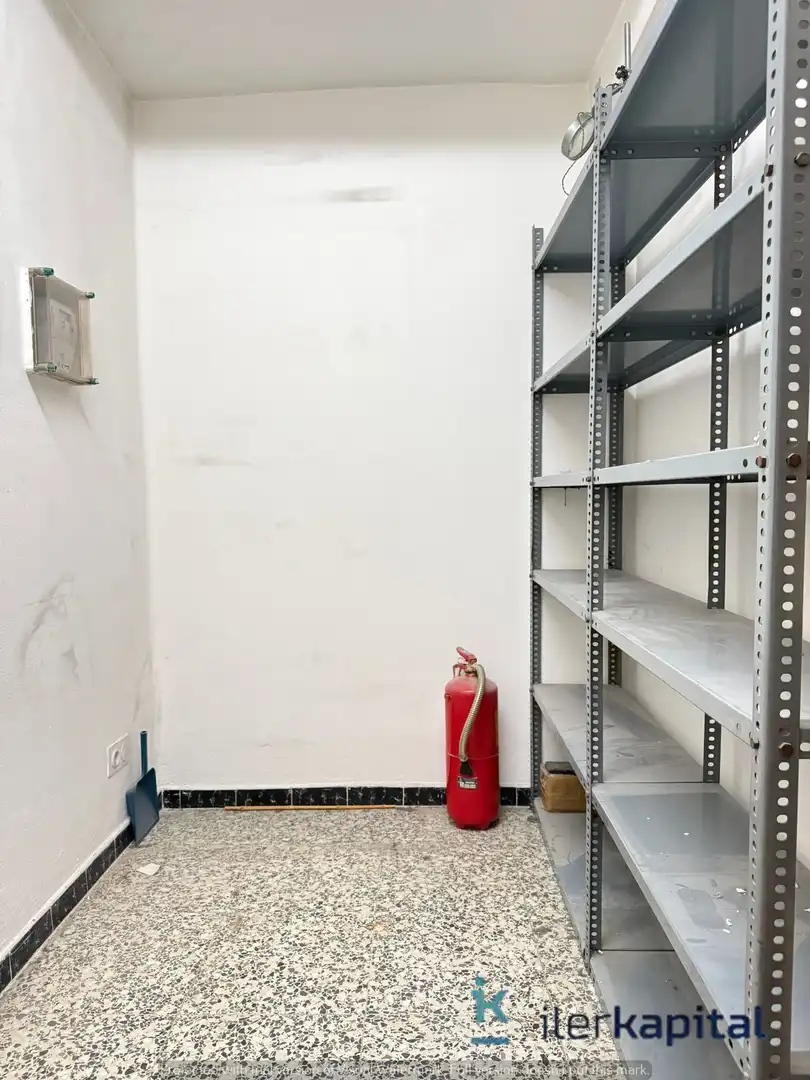 Wohnung zum Verkauf in Lleida mit Klimaanlage und Abstellraum