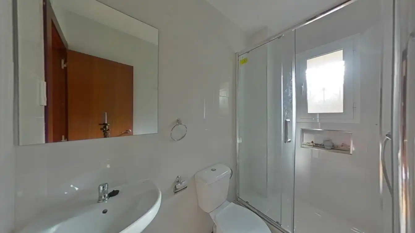 Bathroom of Flat for sale in Zaragoza  with Heating, Oven and Balcony