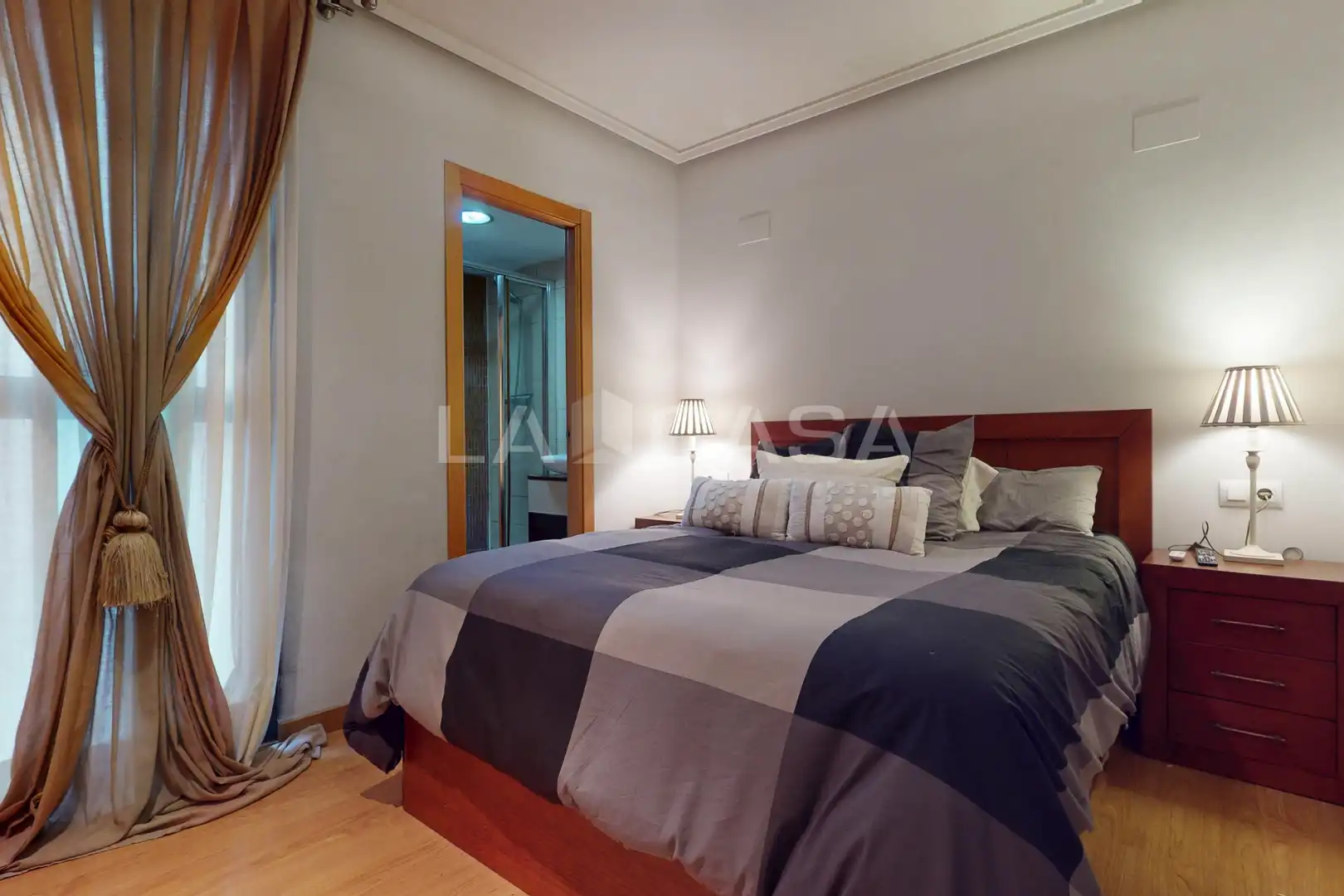 Dormitori de Pis en venda en  Valencia Capital amb Calefacció