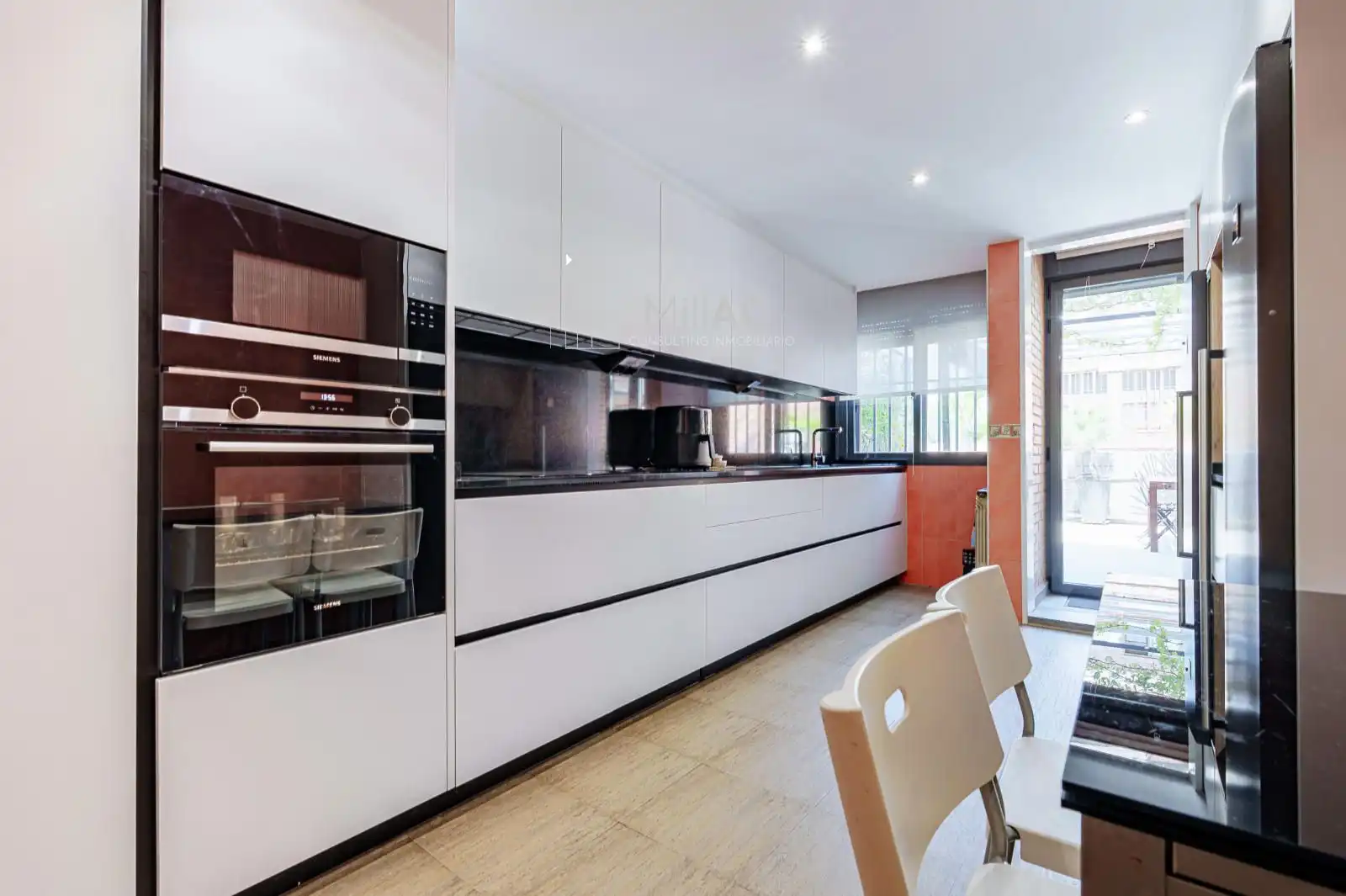 Cocina de Casa adosada en venta en Madrid con Aire acondicionado, Calefacción y Jardín privado