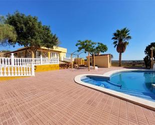 Vista exterior de Pis en venda en Elche / Elx amb Jardí privat, Piscina i Moblat