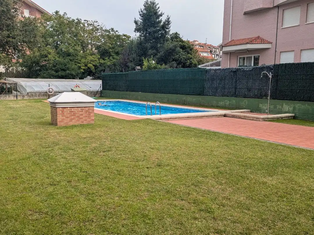 Piscina de Pis en venda en Noja amb Terrassa, Piscina i Balcó