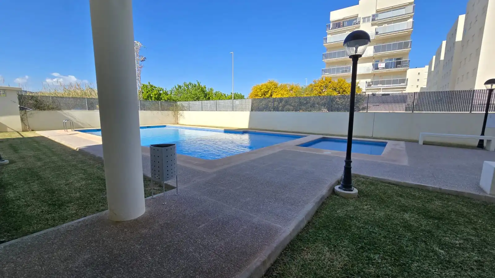 Piscina de Apartament en venda en Oliva amb Aire condicionat, Terrassa i Traster