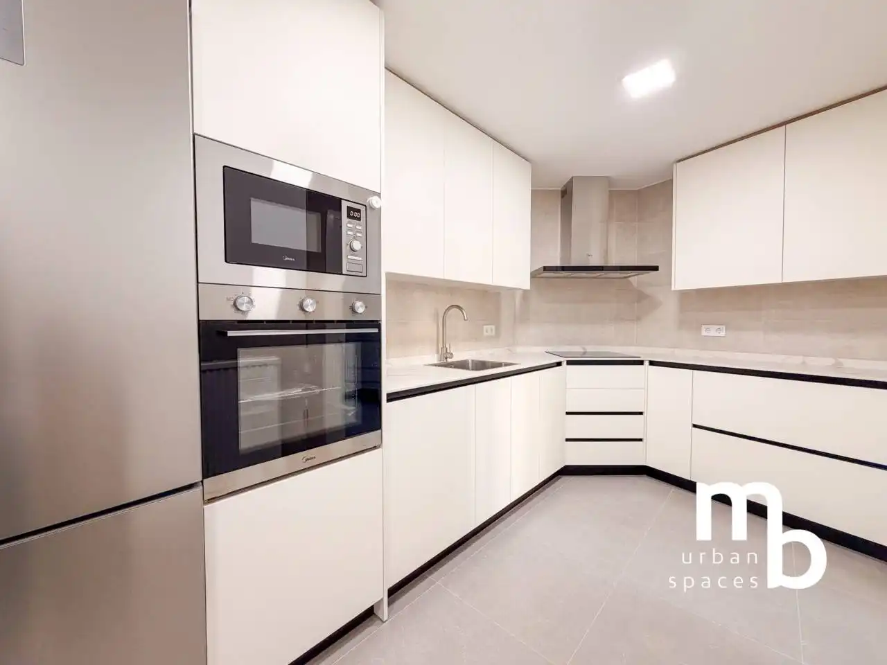 Kitchen of Flat for rent in Fuencarral - El Pardo