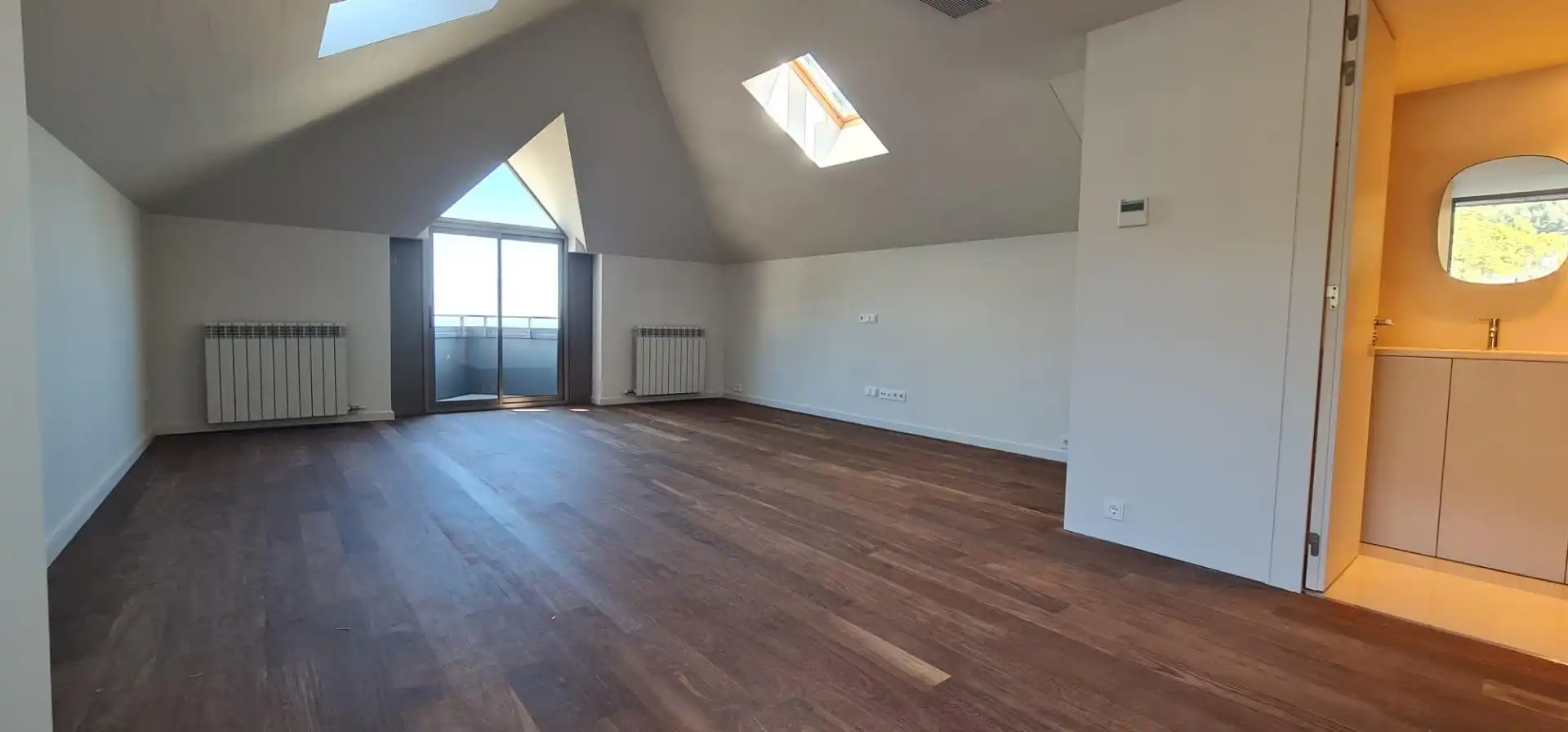 Sala d'estar de Casa adosada en venda en Barcelona amb Aire condicionat, Calefacció i Jardí privat