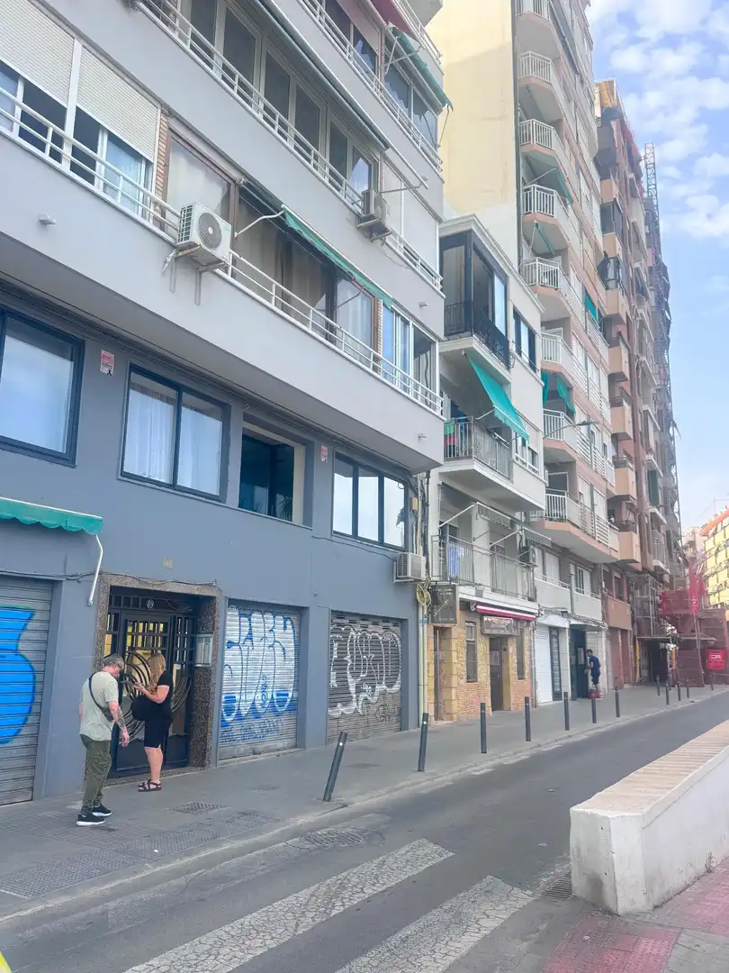 Vista exterior de Local en venta en Centro