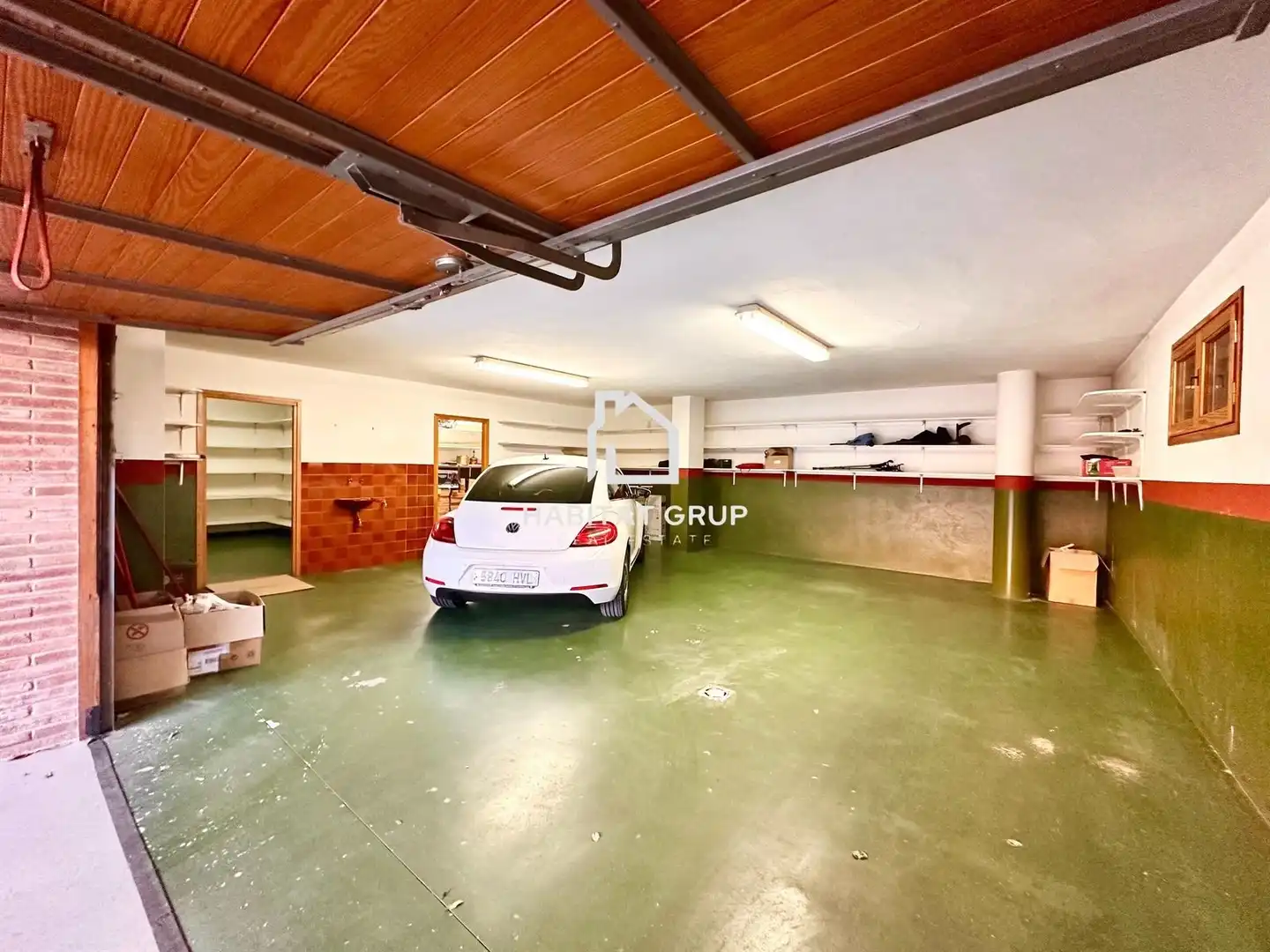 Aparcament de Casa o xalet en venda en Girona amb Calefacció, Jardí privat i Traster